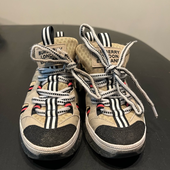 Burberry London England boys shoes (size 31)